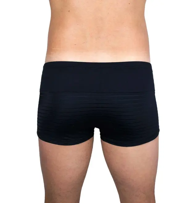 Boxer noir à rayures, vue arrière, en maille fine avec élastique confortable et bandes transparentes audacieuses.