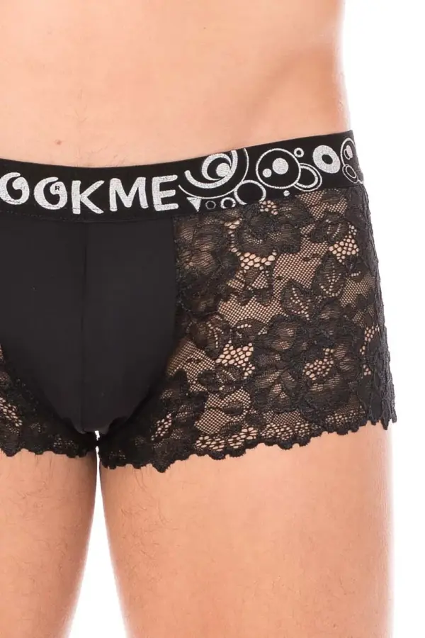Boxer noir en dentelle florale, vue latérale, avec ceinture élastique décorée pour un maintien optimal et une allure sédui...