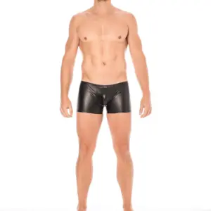 Boxer noir en simili cuir, coupe ajustée, vue de face, élastique confortable, idéal pour soirées fétiches.