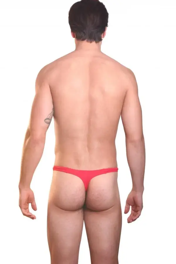 String masculin rouge, vue arrière, coupe échancrée, tissu stretch, élastiques fins, design audacieux et sexy.