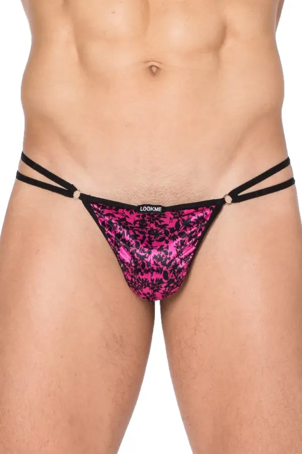 String rose à imprimé floral noir, vue de face, avec double ficelles et anneaux décoratifs, tissu satiné et élastiques aju...