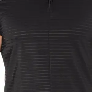 T-shirt noir en maille transparente avec rayures opaques et zip, vue de face, style sexy pour soirées audacieuses.